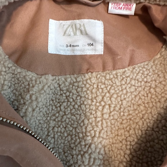 Girl fall jacket. - Picture 2 of 2